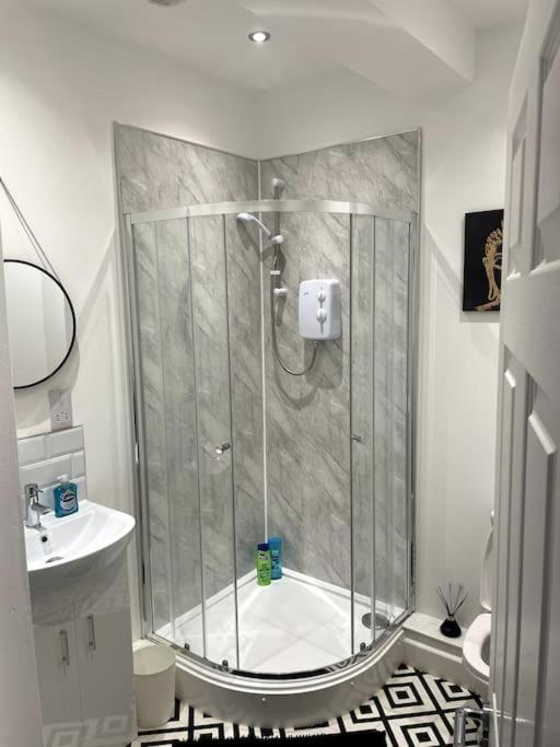 #4Bs 1 Bed Serviced Apartment Derby Exterior photo